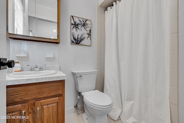 bathroom with tasteful backsplash, toilet, vanity, and a shower with shower curtain
