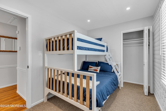 bedroom with recessed lighting, baseboards, and a closet