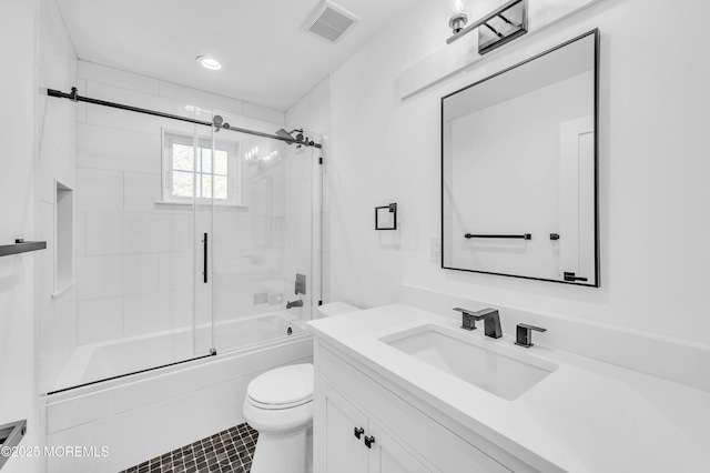 20 S St S, Keansburg, NJ 07734 - full bath with toilet, vanity, visible vents, recessed lighting, and enclosed tub / shower combo