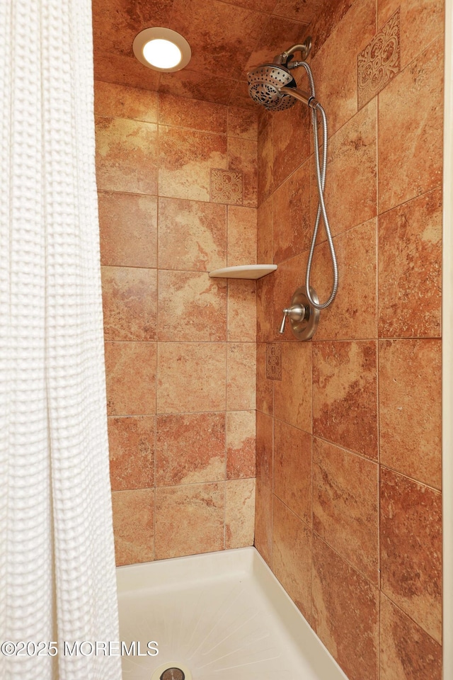 2 Nassau Pl, Middletown, NJ 07748 - bathroom with tiled shower