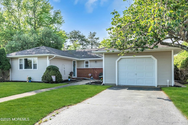 single story home with a front yard and driveway