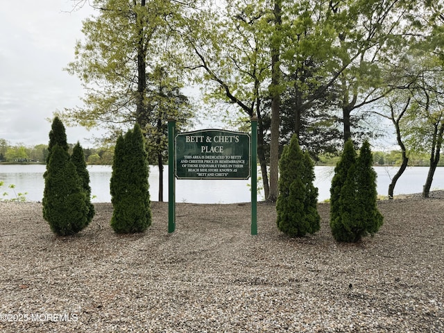 community sign featuring a water view