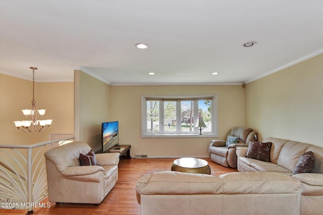 living room featuring a notable chandelier, recessed lighting, visible vents, crown molding, and light wood-type flooring