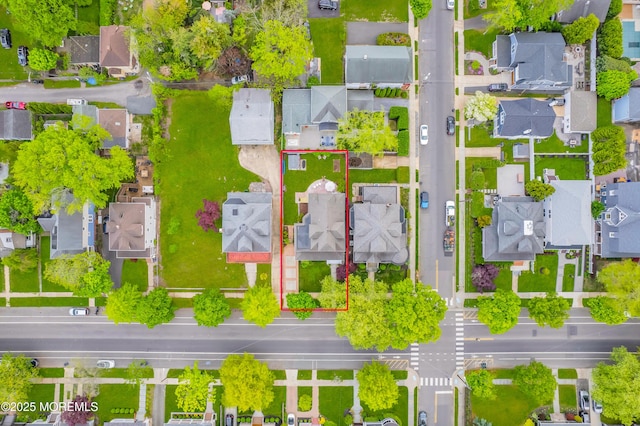 aerial view of residential area featuring property parcel outlined