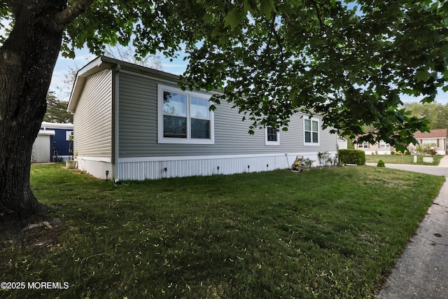 manufactured / mobile home with a front lawn