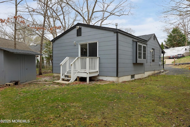 back of house featuring a lawn