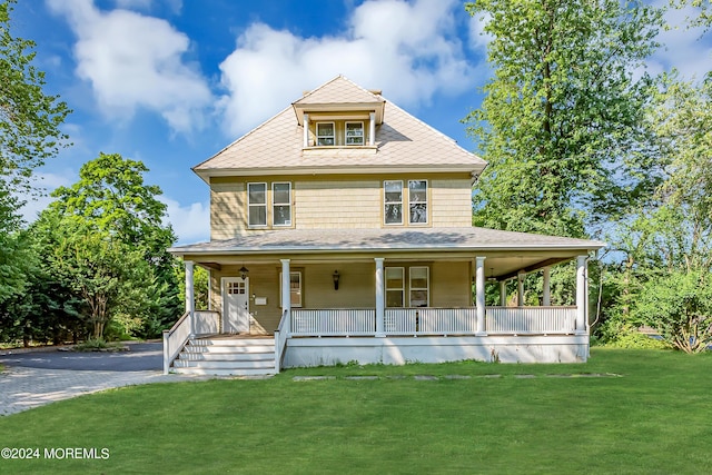 country-style home with a porch and a front yard