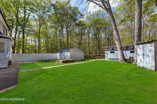 view of yard with a shed and an outdoor structure