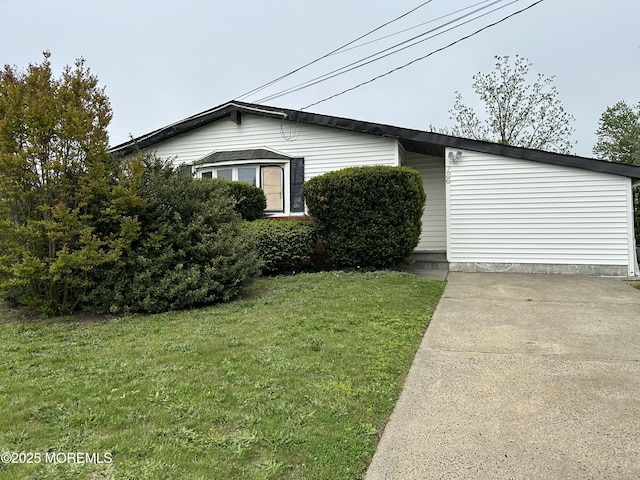 view of front of home with a front lawn