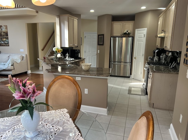 27 Stonehenge Ct, Jackson, NJ 08527 - kitchen featuring stainless steel appliances, a sink, a peninsula, under cabinet range hood, and recessed lighting
