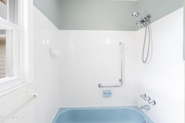 bathroom with washtub / shower combination
