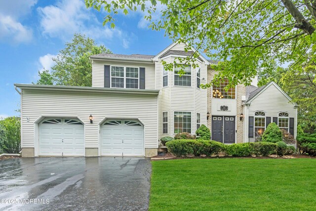 352 Meadowood Rd, Jackson, NJ 08527 - traditional-style house featuring asphalt driveway and a front lawn