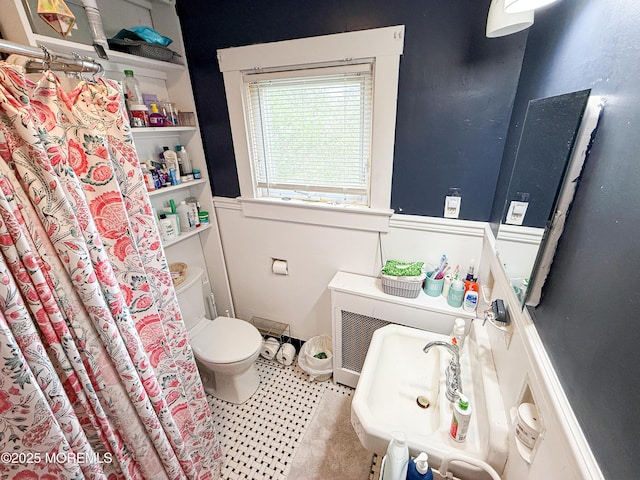 7 Dock St, Toms River, NJ 08753 - full bath featuring wainscoting and toilet