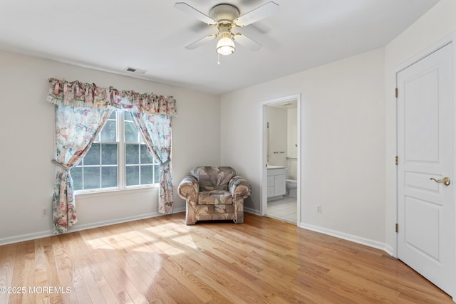 unfurnished room featuring light wood-style flooring, a ceiling fan, and baseboards