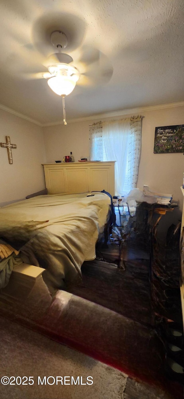 bedroom featuring crown molding and a ceiling fan