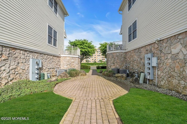 view of grassy yard featuring cooling unit and a patio area