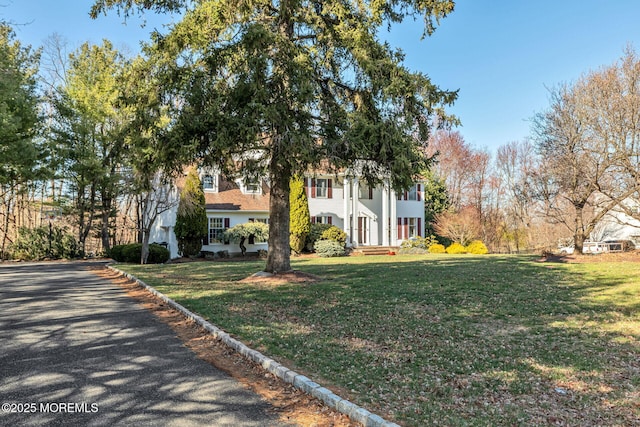 view of front of house with a front lawn and driveway