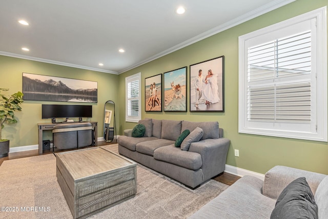 living area featuring recessed lighting, ornamental molding, baseboards, and wood finished floors