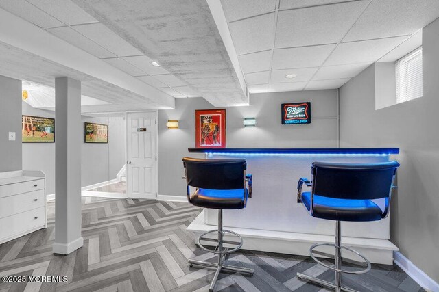 indoor dry bar with baseboards and recessed lighting