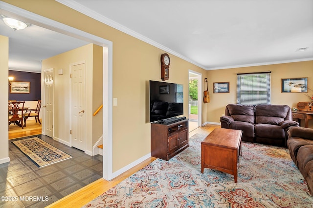 living room with light wood-style flooring, ornamental molding, and baseboards