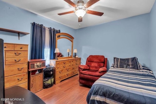 bedroom featuring light wood-style floors and a ceiling fan