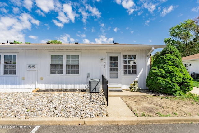 1154A Argyll Cir, Lakewood, NJ 08701 - view of front of house featuring central air condition unit