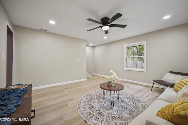 living area featuring ceiling fan, light wood finished floors, baseboards, and recessed lighting
