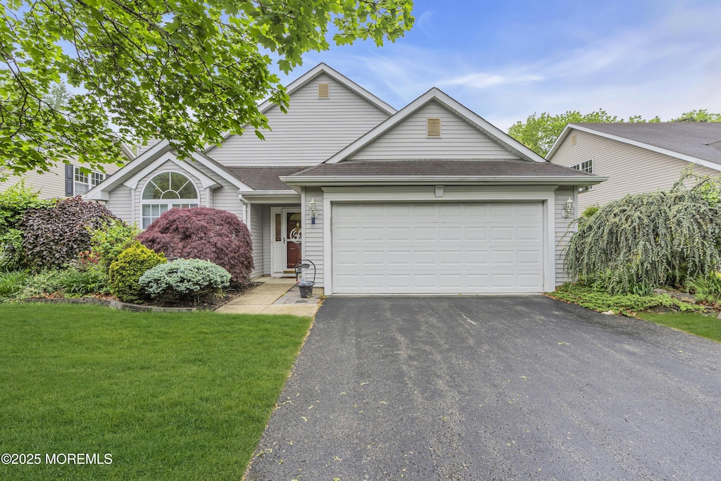 46 Skyline Dr, Lakewood, NJ 08701