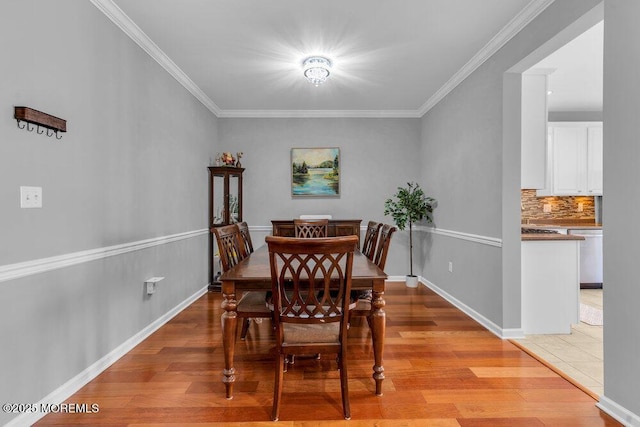 59 Inwood Dr, Manalapan, NJ 07726 - dining area featuring light wood-style flooring, crown molding, and baseboards