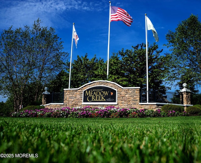 59 Inwood Dr, Manalapan, NJ 07726 - view of community sign