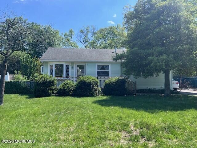 view of front of house with a front yard