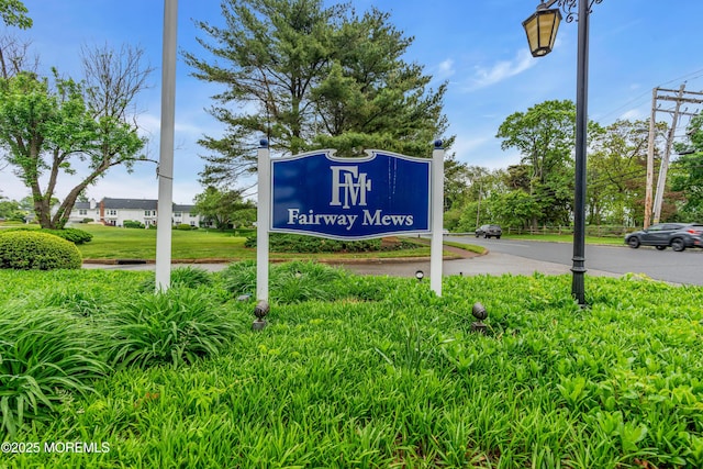 view of community / neighborhood sign
