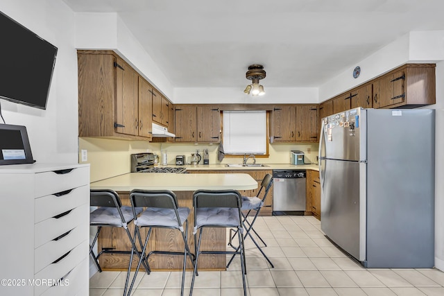 441 E Bird Village Rd, Jackson, NJ 08527 - kitchen with appliances with stainless steel finishes, a sink, a peninsula, light countertops, and under cabinet range hood