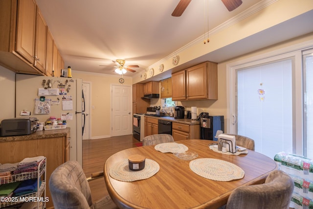 dining area with ceiling fan, crown molding, and dark wood finished floors