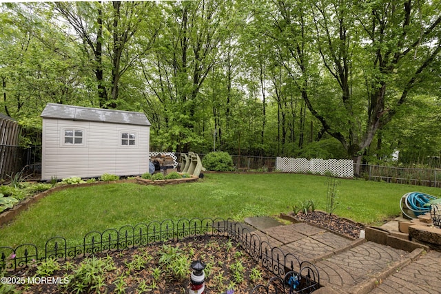 view of yard featuring an outbuilding and a storage unit