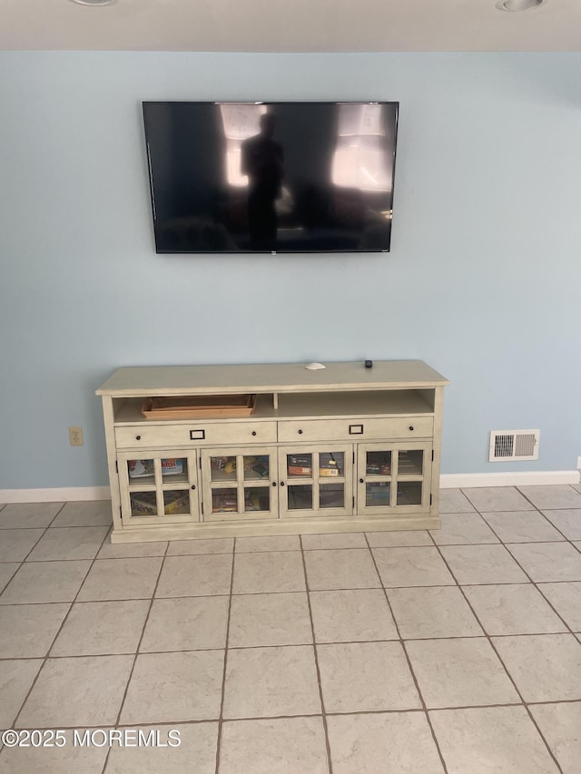 100 Vance Ave, Lavallette, NJ 08735 - detailed view of baseboards