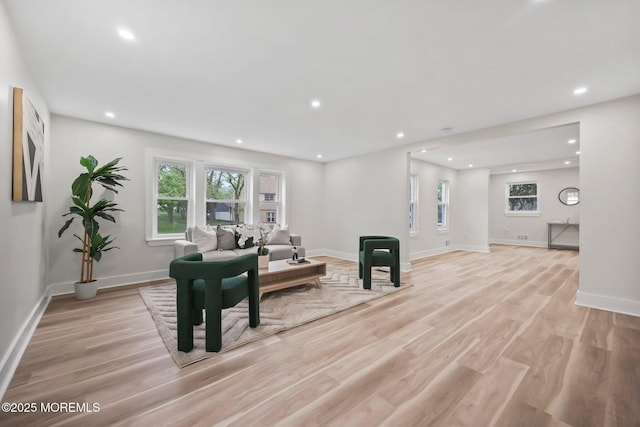living area with light wood-style flooring, recessed lighting, and baseboards