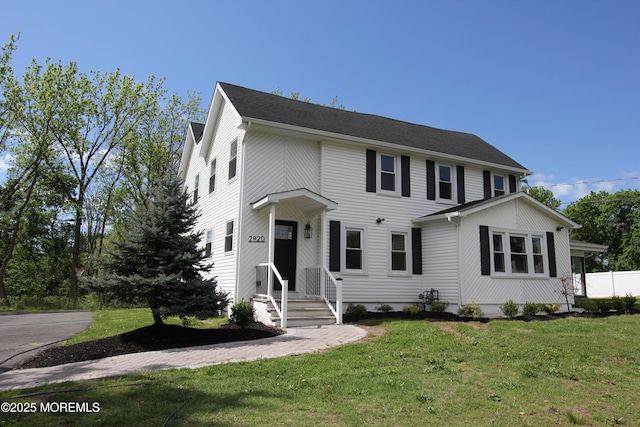 view of front of house featuring a front lawn