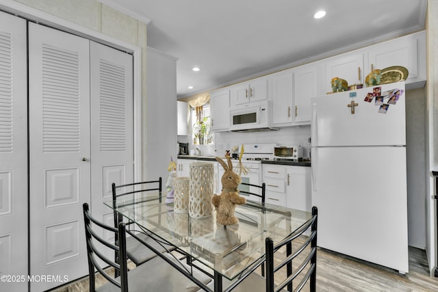 16 Bayshore Mobile Mnr, Hazlet, NJ 07730 - dining room featuring light wood-style floors and recessed lighting