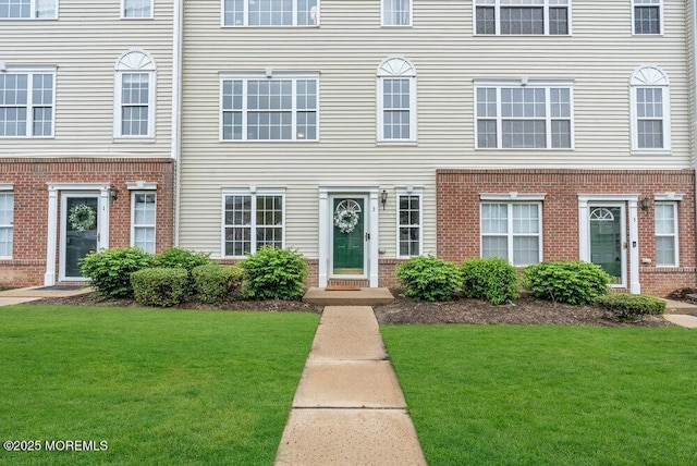 3 Kuczynski Dr Unit 944, Parlin, NJ 08859 - multi unit property featuring brick siding and a front lawn