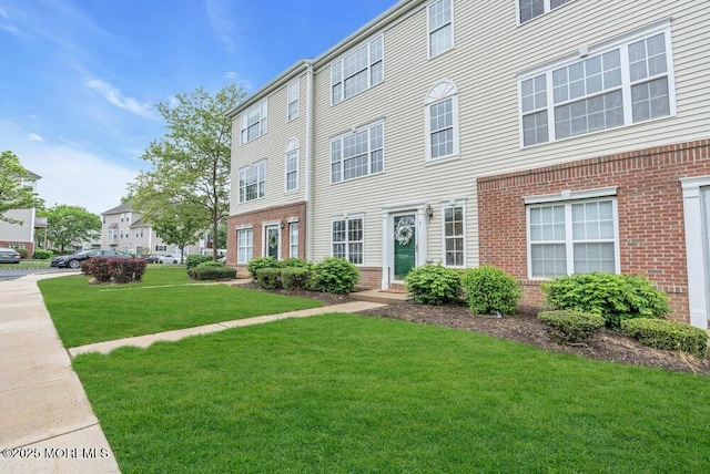 3 Kuczynski Dr Unit 944, Parlin, NJ 08859 - view of front of property with brick siding and a front lawn