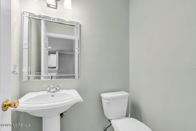 3 Kuczynski Dr Unit 944, Parlin, NJ 08859 - bathroom featuring toilet