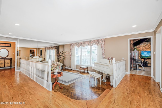 living area featuring ornamental molding, baseboards, recessed lighting, and wood finished floors