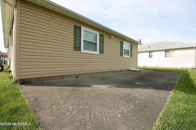 8 Newcastle Ct, Toms River, NJ 08757 - view of side of property