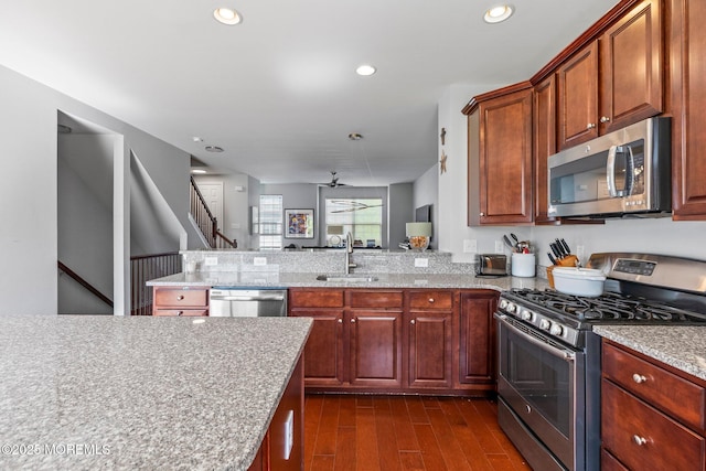 111 Warbler Way Unit 1000, Freehold, NJ 07728 - kitchen with stainless steel appliances, a sink, a ceiling fan, dark wood finished floors, and a peninsula