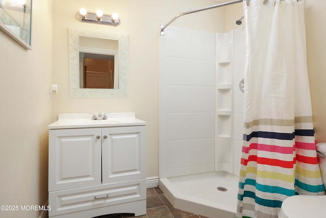 bathroom with a shower with shower curtain, vanity, and toilet