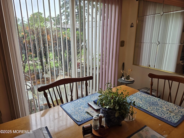 439D Chesterfield Ct, Manchester, NJ 08759 - dining space with healthy amount of natural light