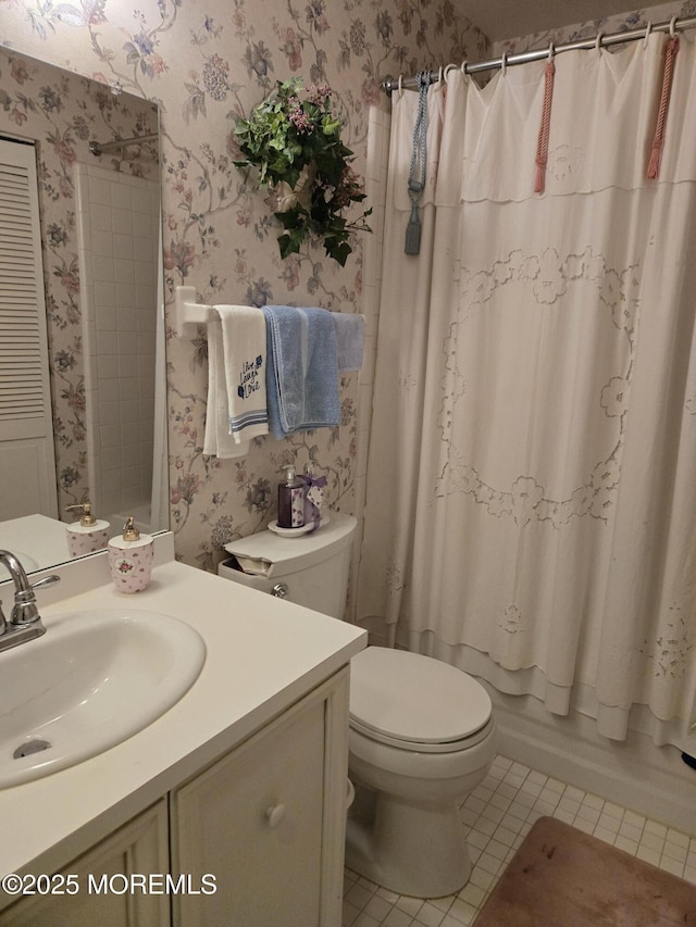 439D Chesterfield Ct, Manchester, NJ 08759 - full bath featuring wallpapered walls, tile patterned floors, toilet, vanity, and shower / tub combo