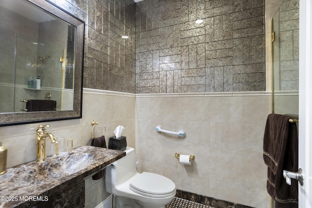 821 Woodland Dr, Lakewood, NJ 08701 - bathroom with toilet, tiled shower, and tile walls