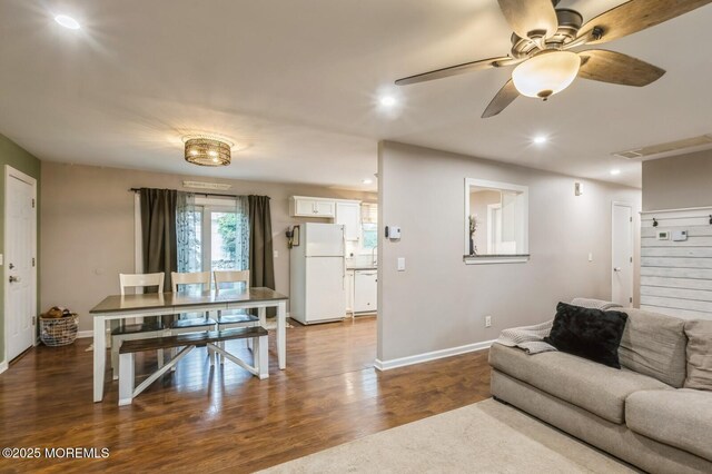 living area with baseboards, dark wood-style floors, recessed lighting, and a ceiling fan